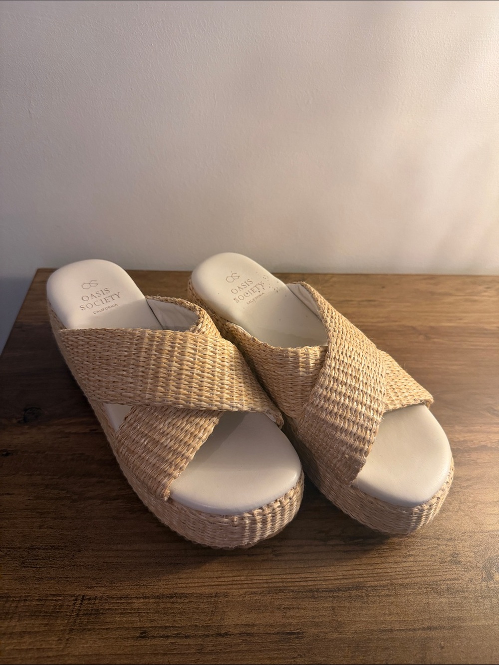 Oasis Society Women's Beige Woven Platform Sandals